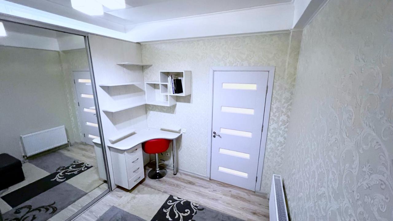 Apartament De Lux Cu 2 Camere Si Living Kischinau Exterior foto
